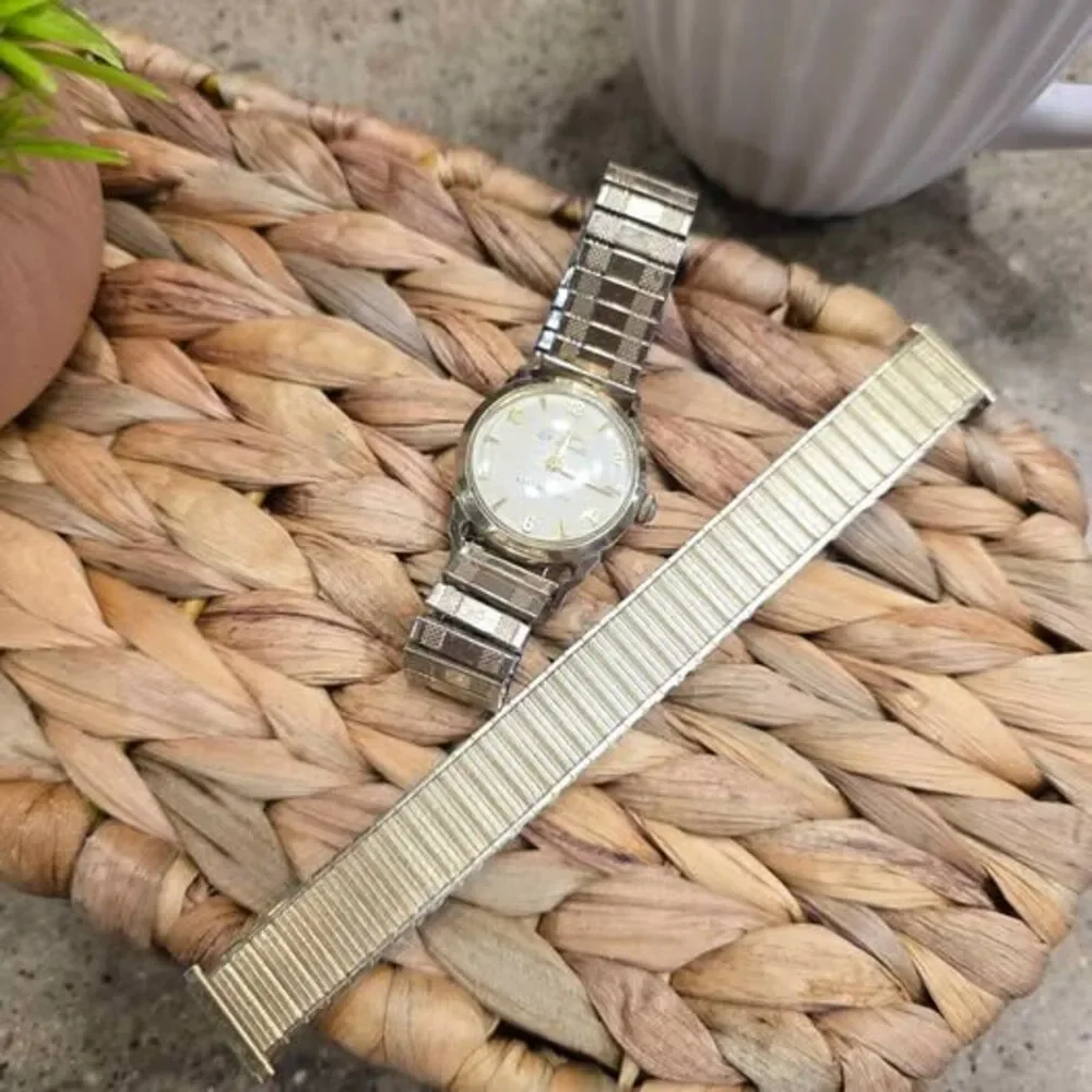 Vintage Bulova 23 Jewel Self-Winding Watch